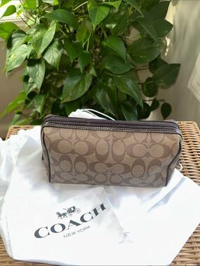 Coach Brown Signature Canvas Cosmetic Case with Brown Trim Vintage w/dustbag